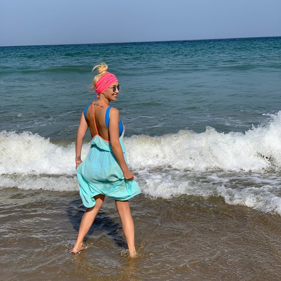 Лера Кудрявцева разместила пляжную фотосессию в купальнике на отдыхе в Оман