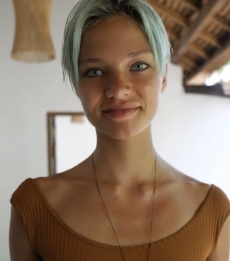 Алеся Кафельникова шокировала анорексичным телом на видео с Бали