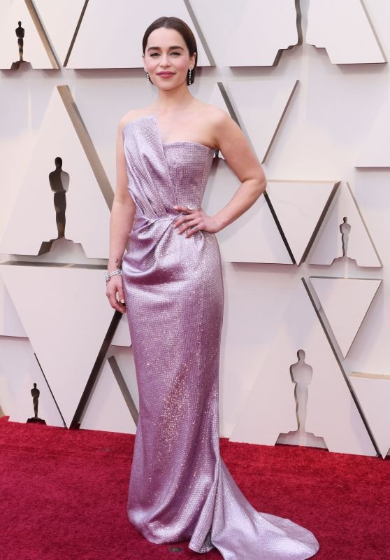 Эмилия Кларк в нежном платье на красной дорожке «Оскар-2019»