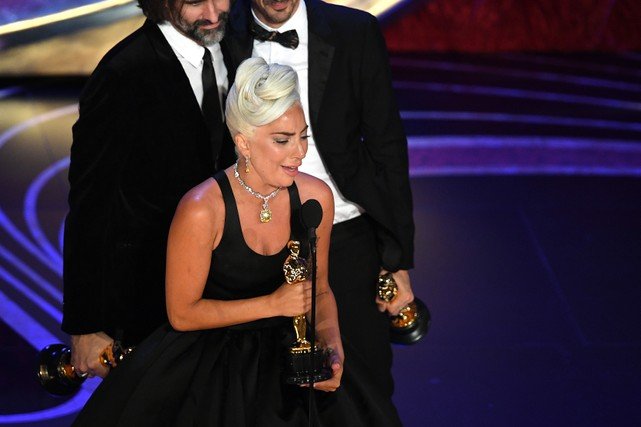 Леди Гага появилась на «Оскаре» в бриллиантовом колье за $40 миллионов
