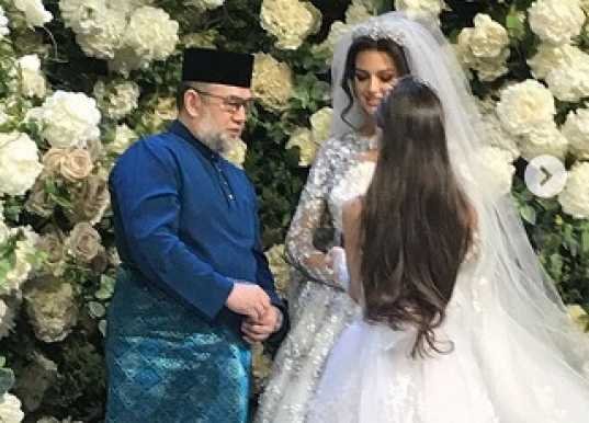 В сеть попало фото беременной экс-супруги короля Малайзии Оксаны Воеводиной