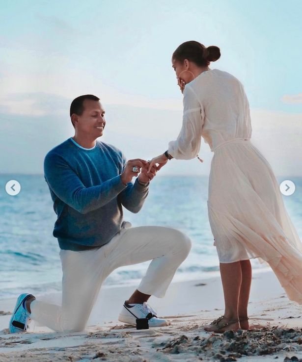 Тот самый момент: в сети появились фото помолвки Дженнифер Лопес и Алекса Родригеса