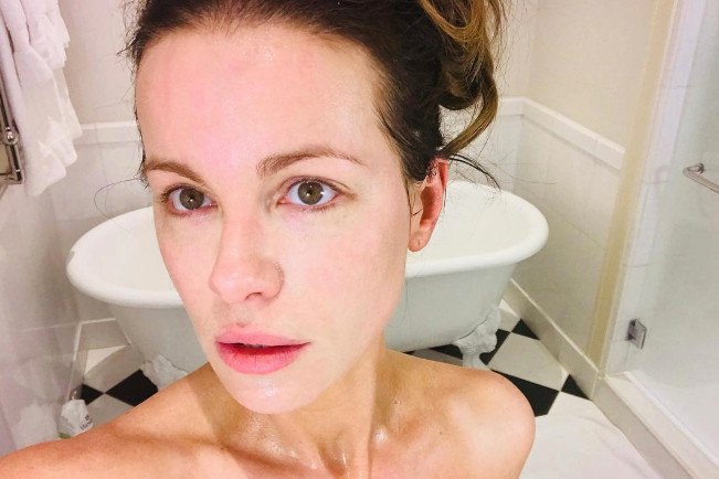 Кейт Бекинсейл обновила блог селфи без капли макияжа и фотошопа