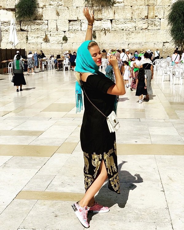 Анна Семенович отправилась замаливать грехи в Израиль
