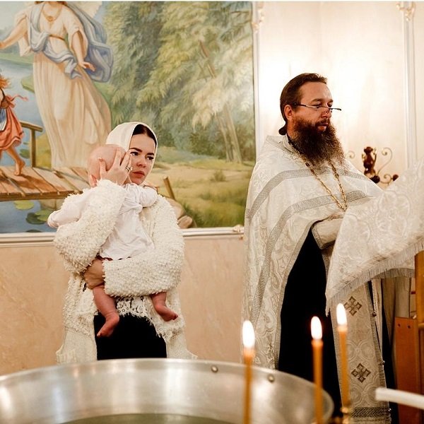 Елена Князева крестила сына в московском храме
