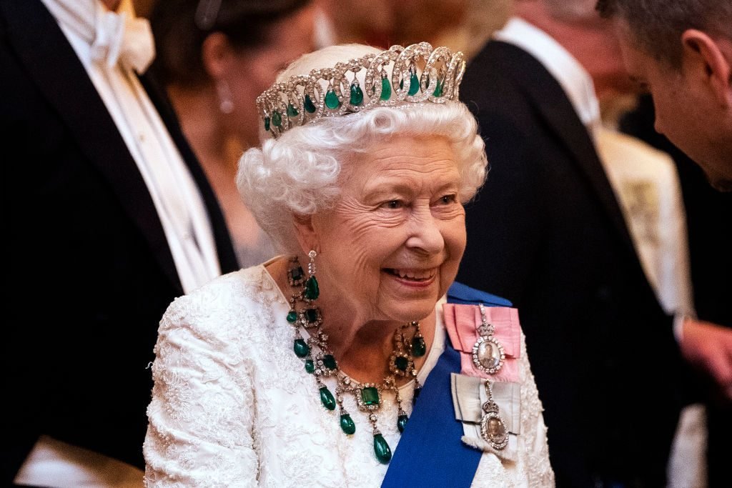 Елизавета II выступила с официальным заявлением о принце Гарри и его супруге