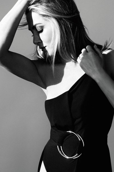 Дженнифер Энистон снялась в романтической фотосессии для Harper's Bazaar