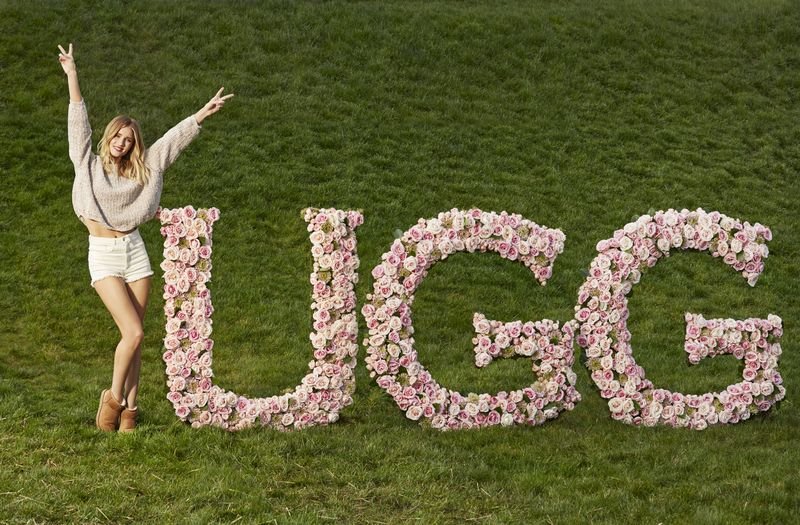 Рози Хантингтон-Уайтли рекламирует обувь Ugg Australia