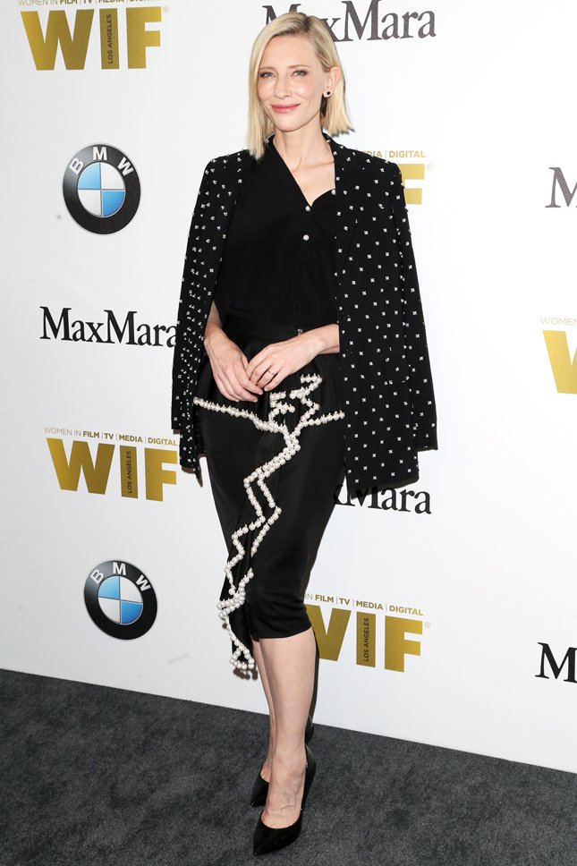 Кейт Бланшетт в необычной юбке на премии WIF