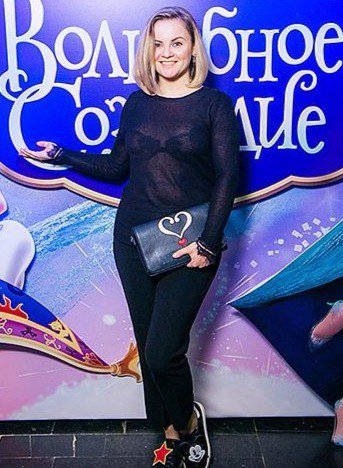 Юлия Проскурякова пришла на детское мероприятие в откровенном наряде