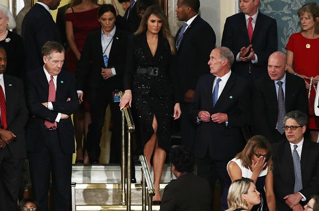 Мелания Трамп удивила публику стильным нарядом за 10 тысяч долларов