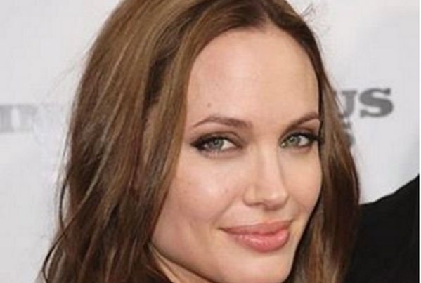 Анджелина Джоли хочет помириться с Брэдом Питтом