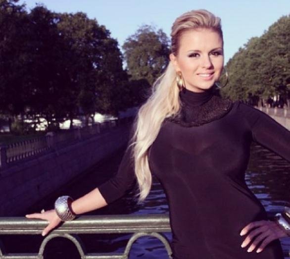 Анну Семенович раскритиковали за использование фотошопа