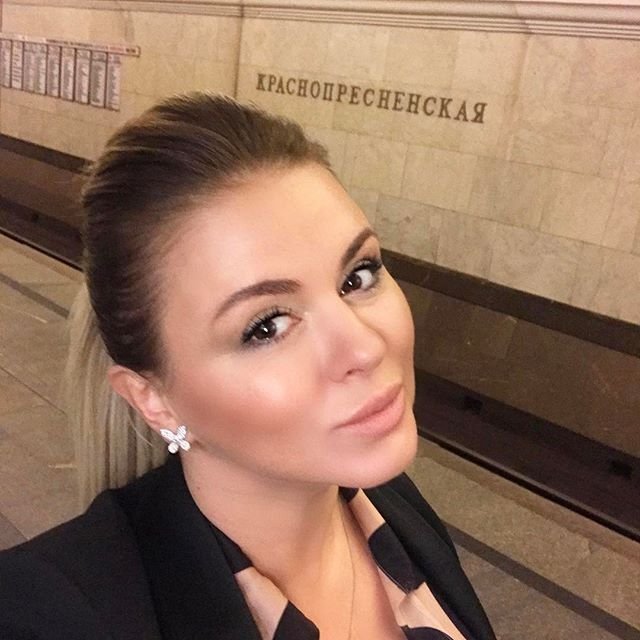 Анна Семенович выложила фото из метро и рассказала о своём отношении к теракту в Санкт-Петербурге