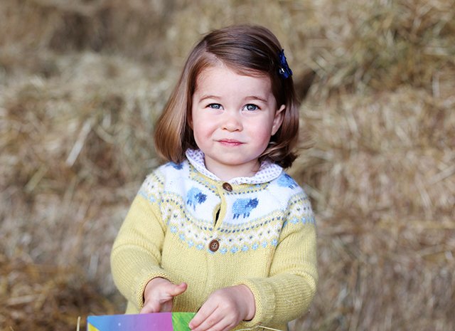 В сети появился новый снимок Кейт Миддлтон и принца Уильяма в компании детей