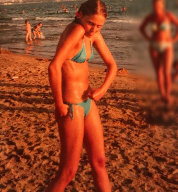 Наталья Рудова показала подростковые фото в бикини