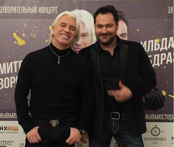 Коллеги Дмитрия Хворостовского поспешили сообщить, что певец жив