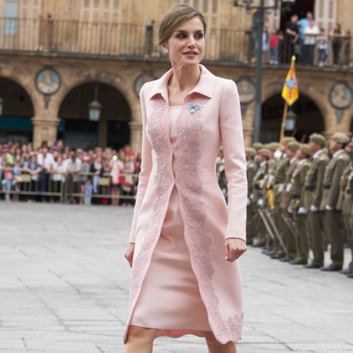 Испанская королева Летиция удивила публику стильным и дешёвым платьем