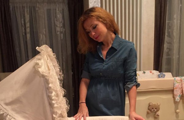 Елена Захарова вернулась к работе спустя два месяца после родов