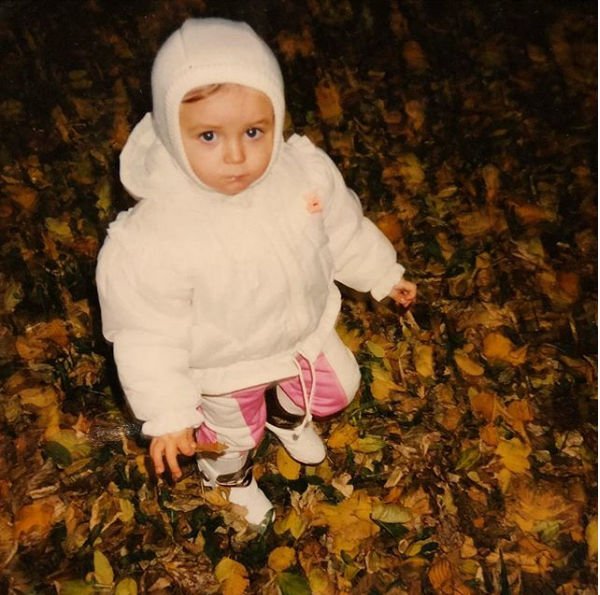 Полина Гагарина поделилась фотографией себя в детстве, растрогав фанатов