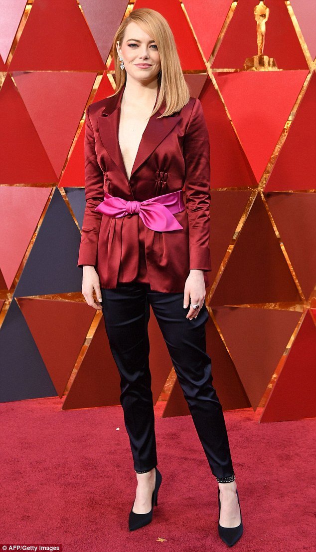Эмма Стоун в неоднозначном наряде на красной дорожке «Оскар-2018»