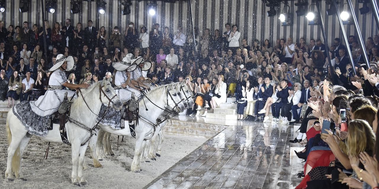 Пэрис Джексон покинула показ Dior из-за издевательств над лошадьми