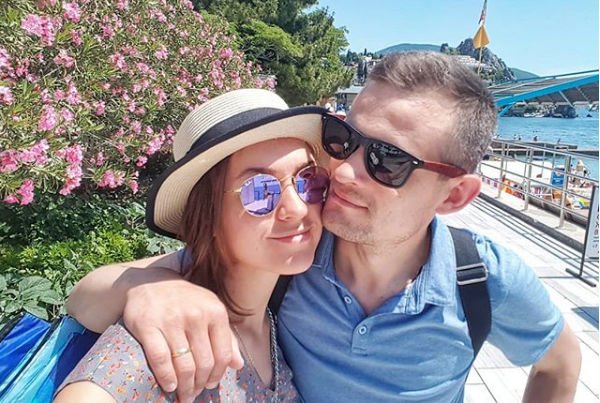 Беременная Мария Адоевцева с мужем наслаждается медовым месяцем