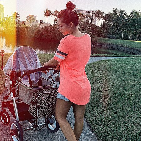 Нюша показала первое фото с прогулки с новорожденной дочкой