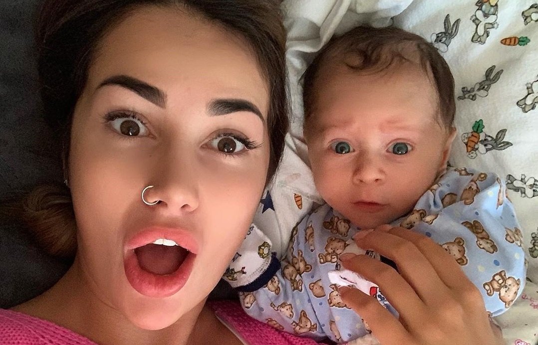 Саша Кабаева устроила фотосессию новорождённому сыну и отметила его день рождения