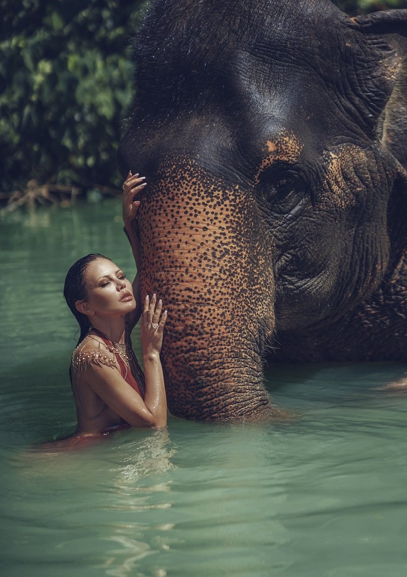 Елена Галицына представила красочную фотосессию в Таиланде