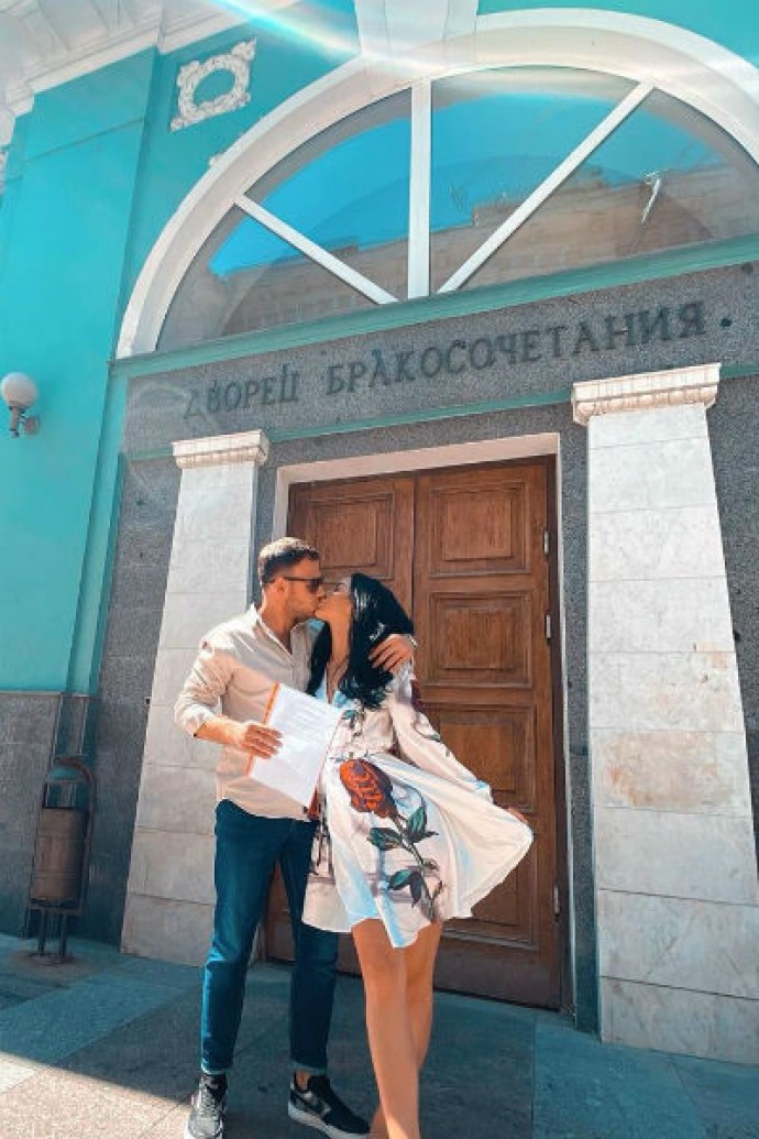 Валерий Блюменкранц и беременная Анна Левченко подали заявление в ЗАГС