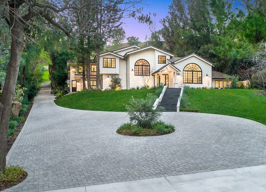 Дом, милый дом: в сети появились фото нового особняка Майли Сайрус за $5 миллионов