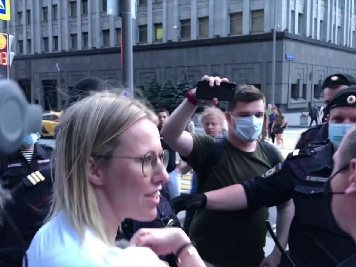 Суд оштрафовал Ксению Собчак за пикет