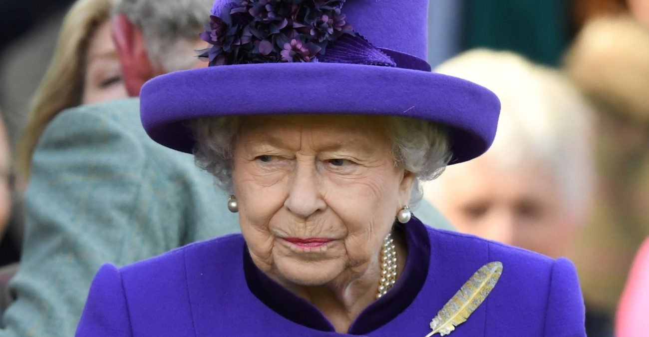 Королева Елизавета II подает в суд на дворецкого