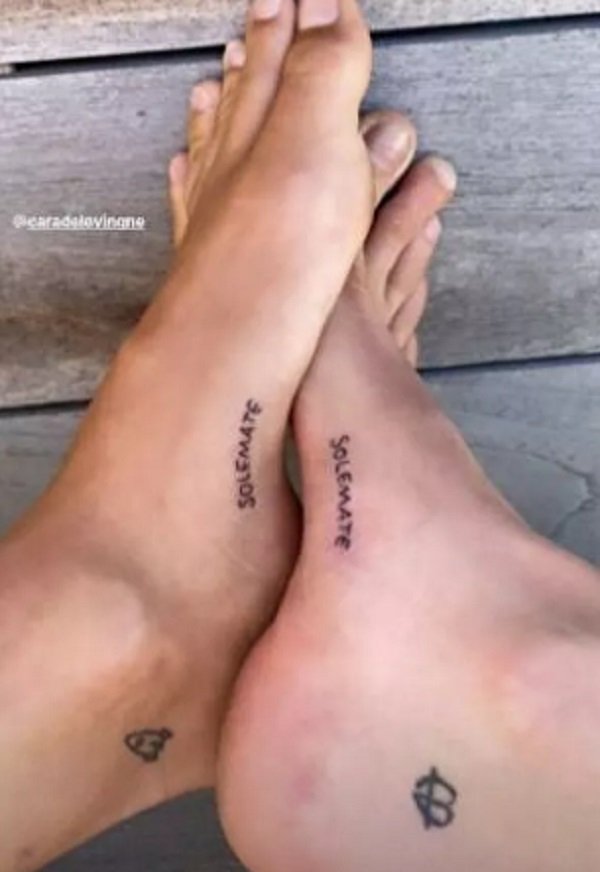Кайя Гербер и Кара Делевинь сделали одинаковые татуировки