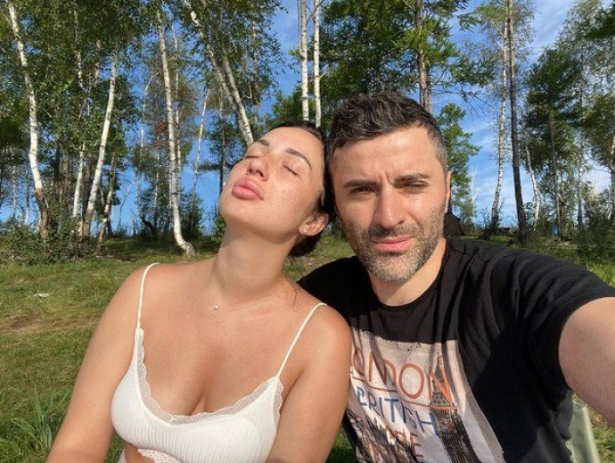 Экс-супруг Анфисы Чеховой показал новую возлюбленную