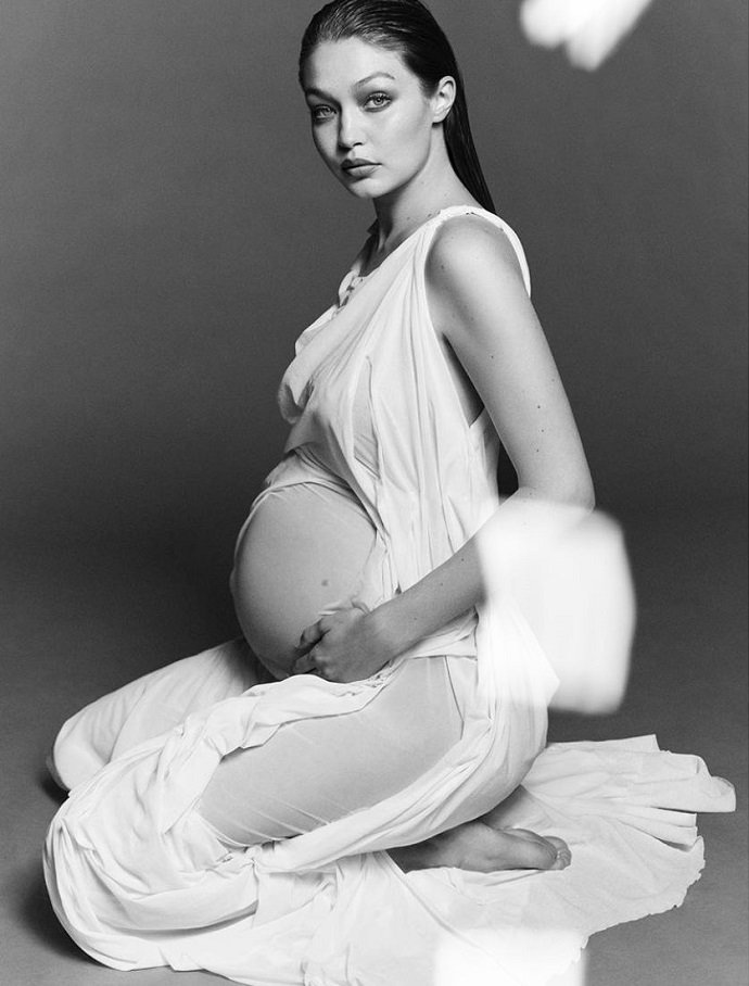 Беременная Джи Джи Хадид сделала стильную фотосессию