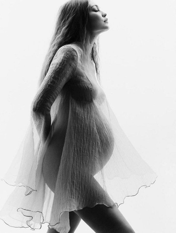 Беременная Джи Джи Хадид сделала стильную фотосессию