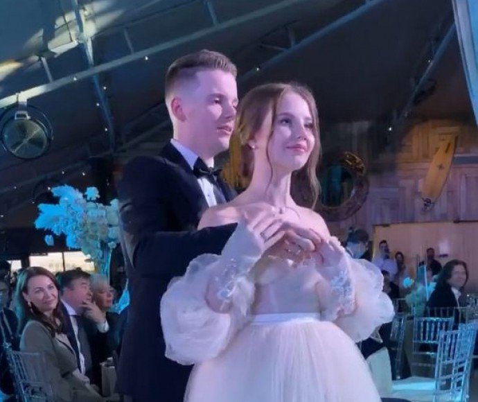 Певица Валерия и другие звезды погуляли на свадьбе Арсения Шульгина