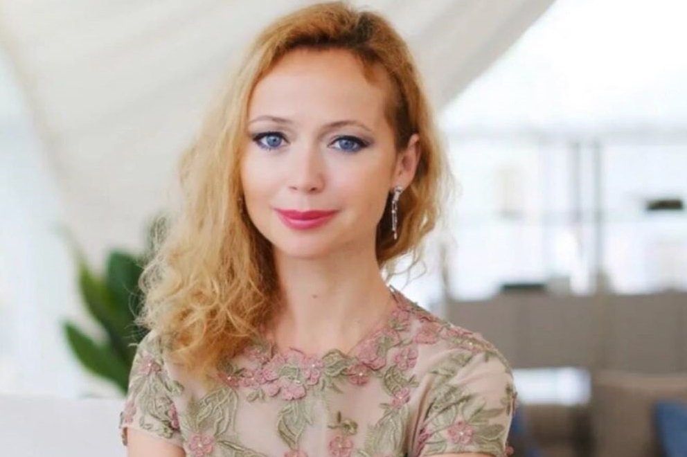 Актриса Елена Захарова продемонстрировала фигуру в купальнике