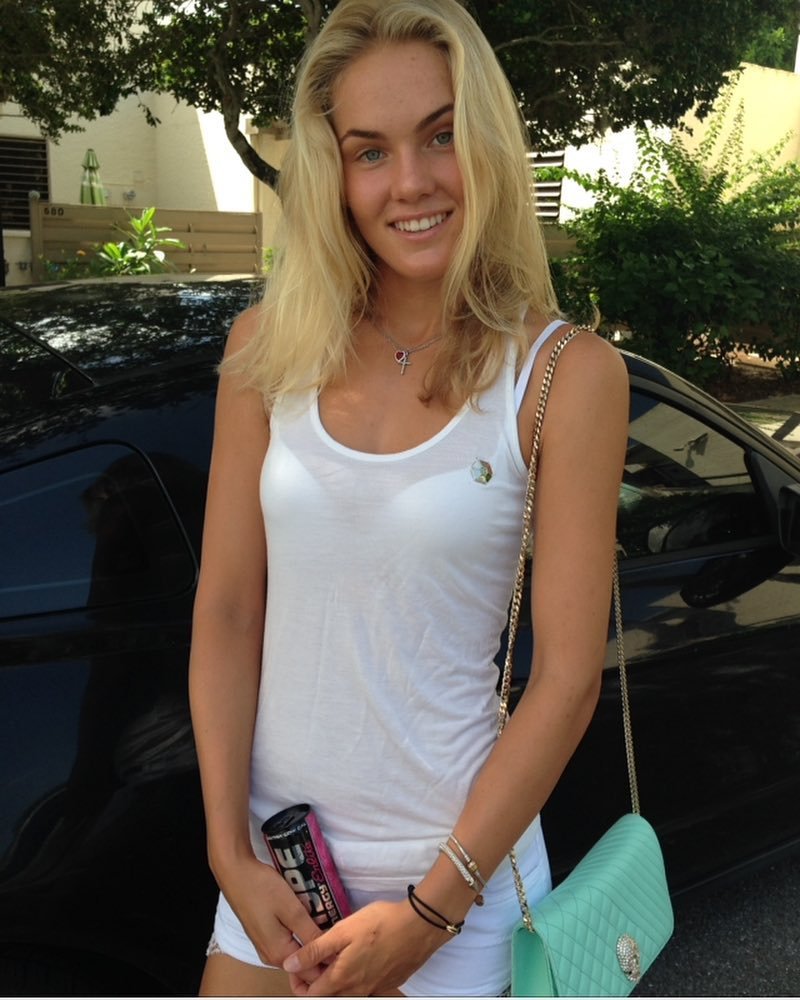 20-летняя теннисистка Софья Жук показала "горячий" пляжный снимок