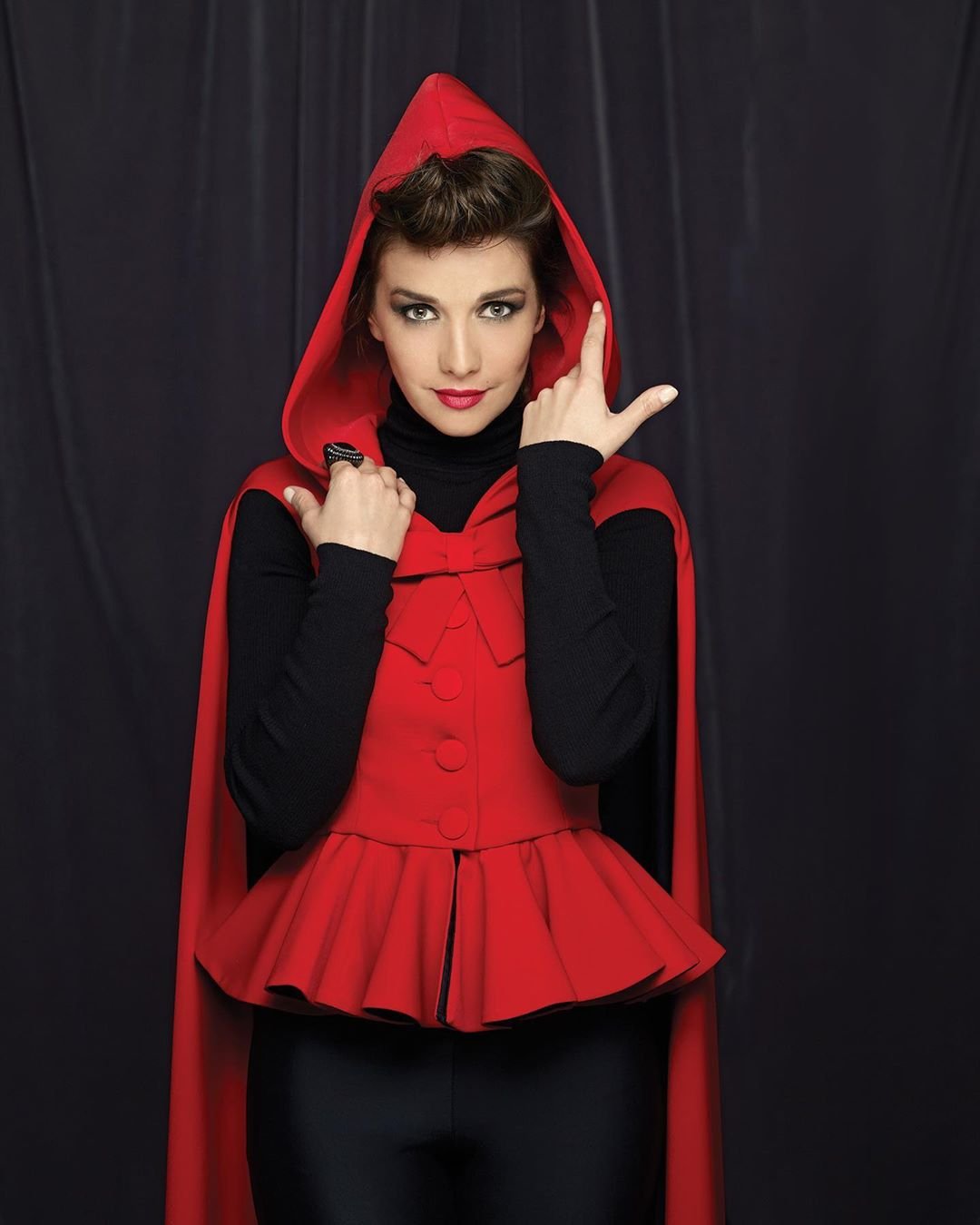 Наталья Орейро снялась в образе сексапильной Красной шапочки