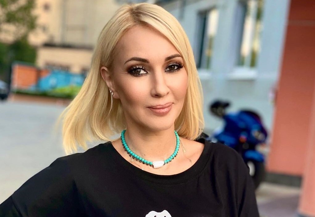 Лера Кудрявцева перевезла мать после инсульта в Москву