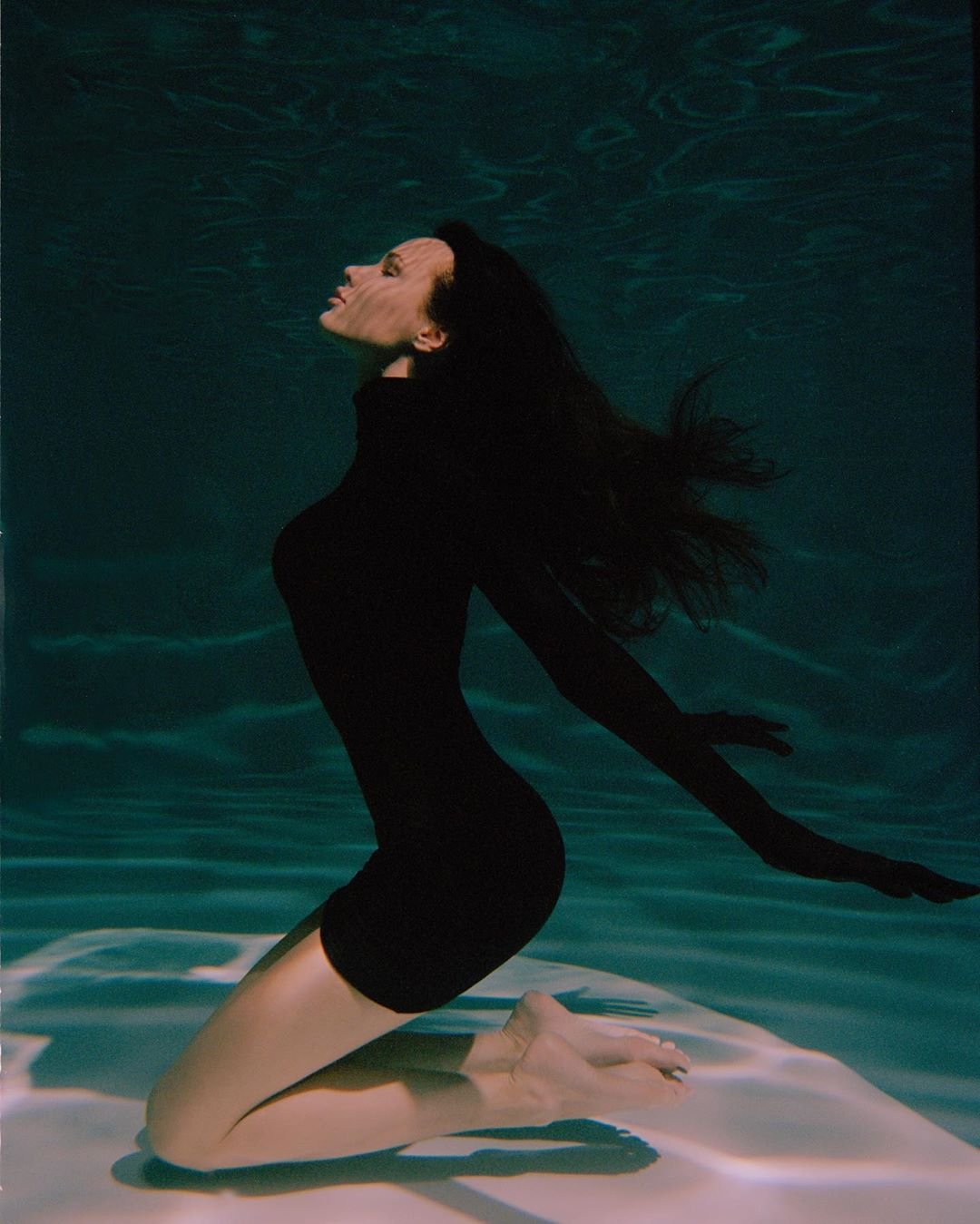 Анастасия Решетова представила фантастическую фотосессию под водой