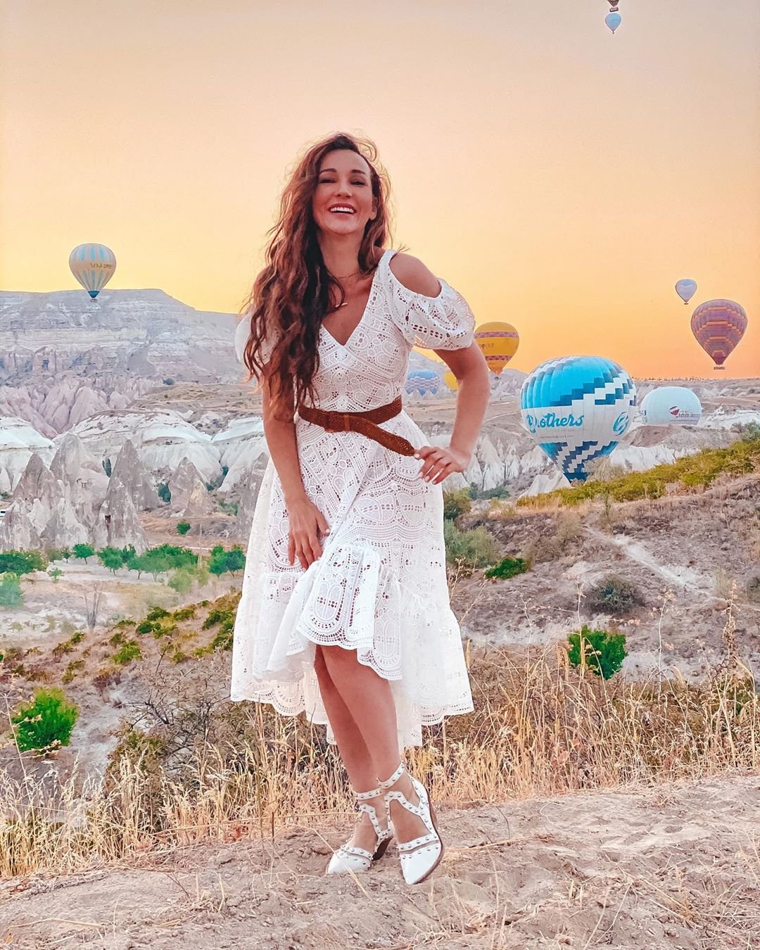 Анфиса Чехова в белом платье посетила сказочное место в Каппадокии