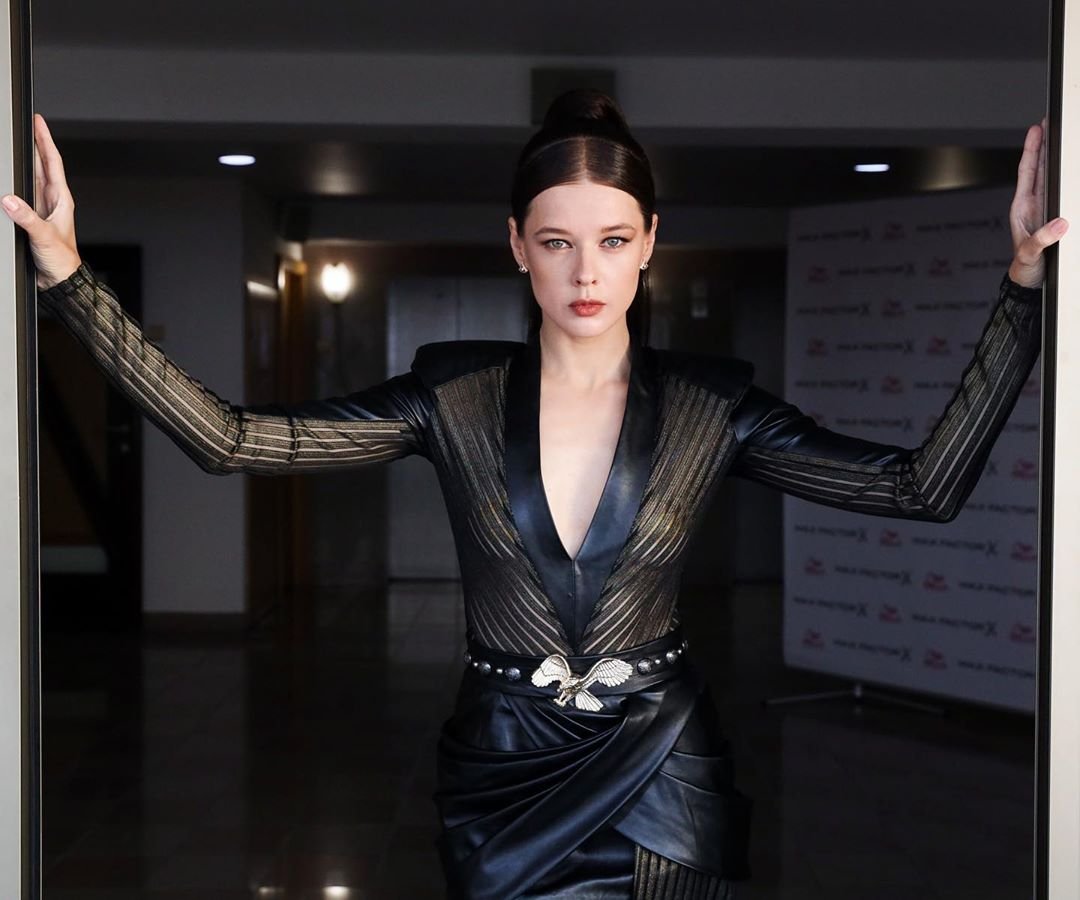 Катерина Шпица поразила сногсшибательным кожаным платьем на "Кинотавре"