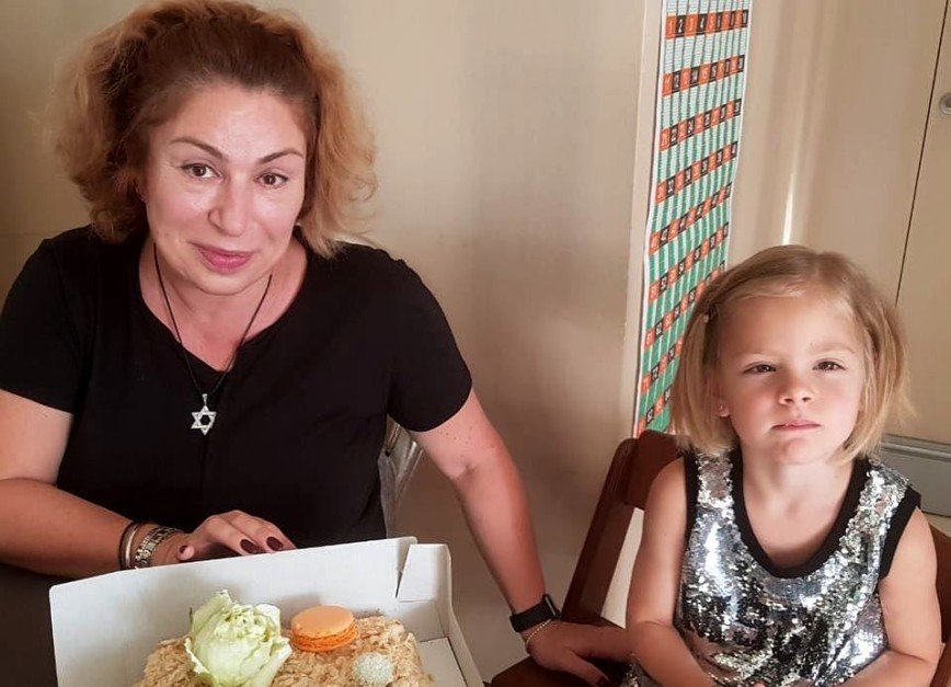 Алёна Шишкова не проводит выходные вместе с дочерью Алисой