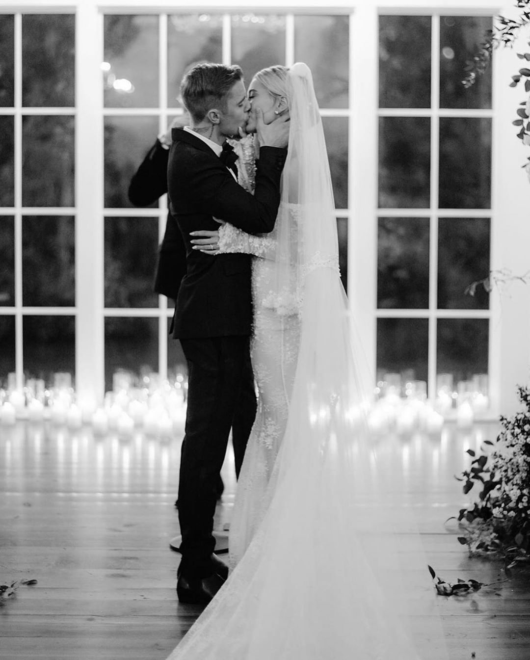 Джастин Бибер трогательно поздравил жену с первой годовщиной свадьбы