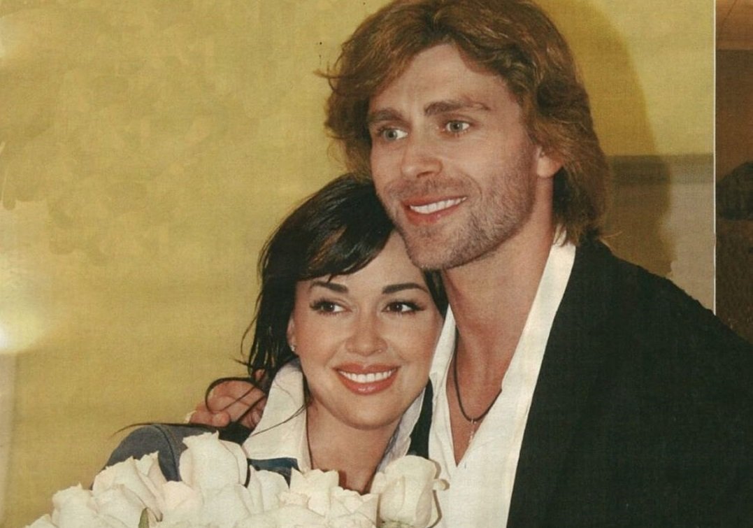В сети появился архивный снимок с венчания Анастасии Заворотнюк и Петра Чернышева