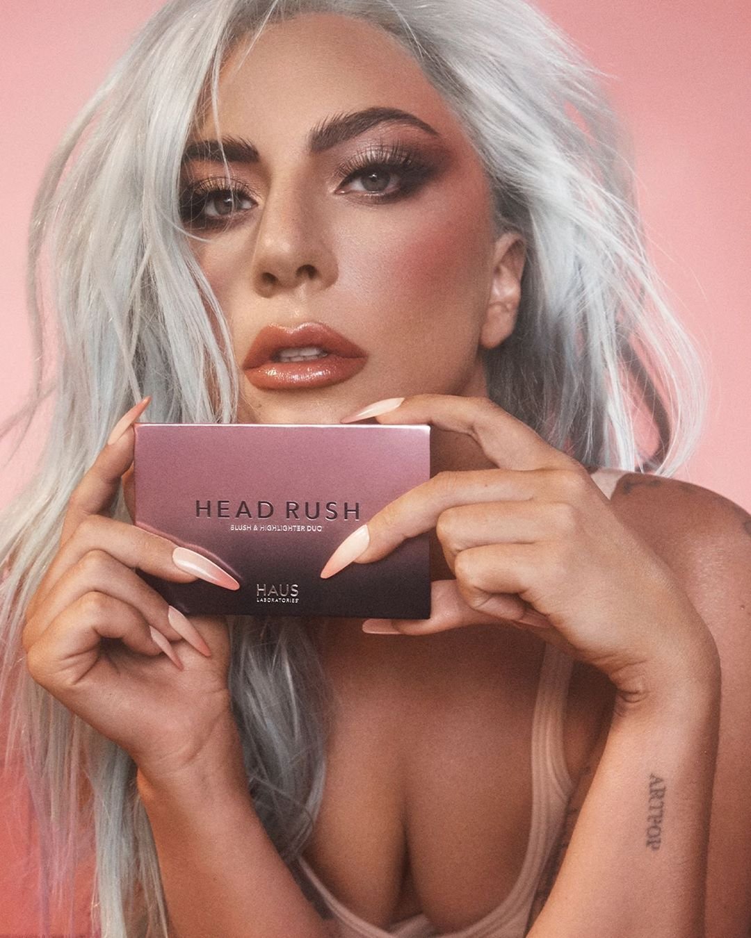 Леди Гага представила собственный косметический бренд